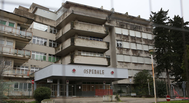 Addio al vecchio ospedale: dopo le feste la demolizione può partire