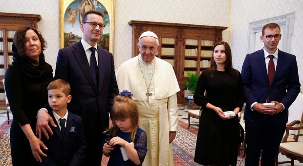 Il Papa e il premier polacco discutono di migrazioni, la Polonia continua a dire “no”