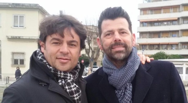 A sinistra Luca Santarelli con il capogruppo del Pd in consiglio regionale Maurizio Mangialardi