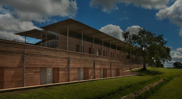 Apre in Uganda l'ospedale progettato da Renzo Piano: «La bellezza si sposa alla bontà»