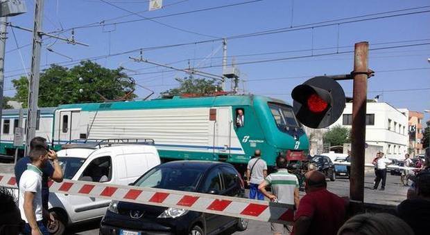 Puglia, altra tragedia sfiorata: passaggio a livello si apre e si richiude improvvisamente, le auto restano incastrate