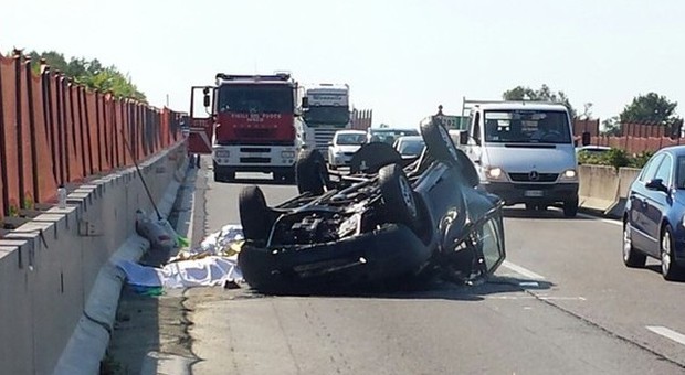 Il grave incidente in autostrada (foto Pagani)