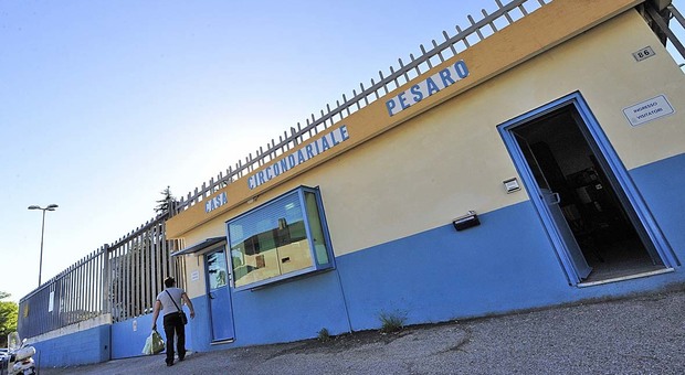 Pesaro, detenuto di 35 anni suicida in carcere: arriva il garante dei diritti