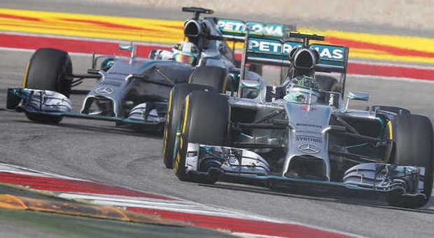 Le Mercedes di Rosberg e Hamilton che hanno dominato sulla pista di Austin