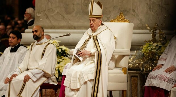 Messa di Natale, l'omelia di Papa Francesco: «Il nostro cuore è a Betlemme, il Principe della Pace è rifiutato dalla logica della guerra»