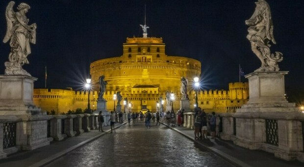 Suicidio a Castel Sant'Angelo, addetto alla vigilanza trovato morto: «Si è impiccato con una cintura»