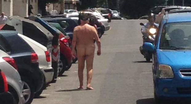 Roma, uomo nudo per le strade di Montesacro