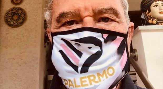 Pietro Grasso con la mascherina festeggia il Palermo in C: «Inizia la scalata alla Champions»