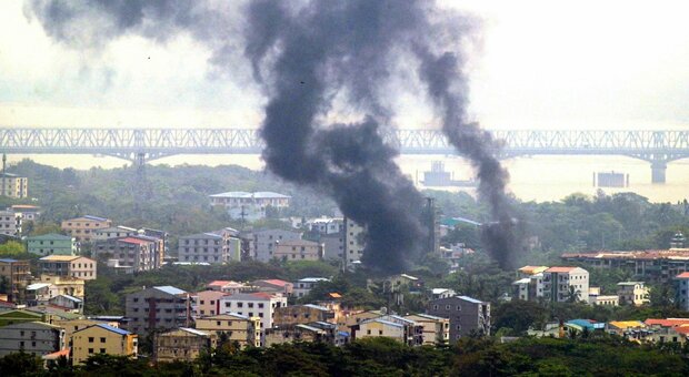 Birmania, le autorità bruciano droga per 500 milioni di dollari