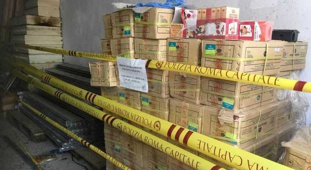 Roma, evasione fiscale di 140mila euro nel magazzino abusivo di generi alimentari gestito da cinesi: blitz dei vigili urbani