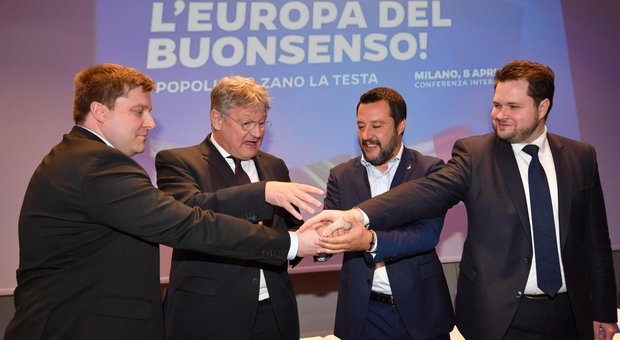 Salvini lancia l'alleanza sovranista: «Noi primi in Ue». Di Maio punta al Ppe