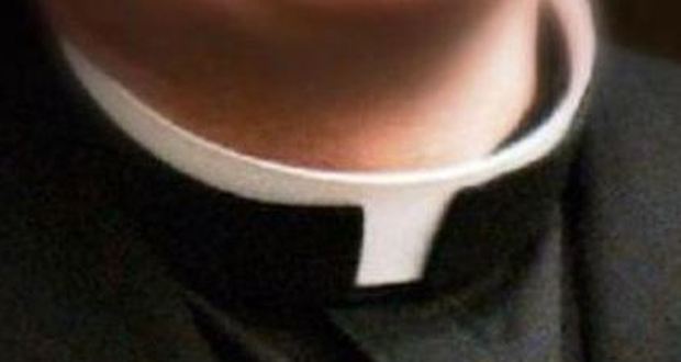 Reggio Calabria, sacerdote arrestato: accusato di aver fatto sesso a pagamento con minorenni