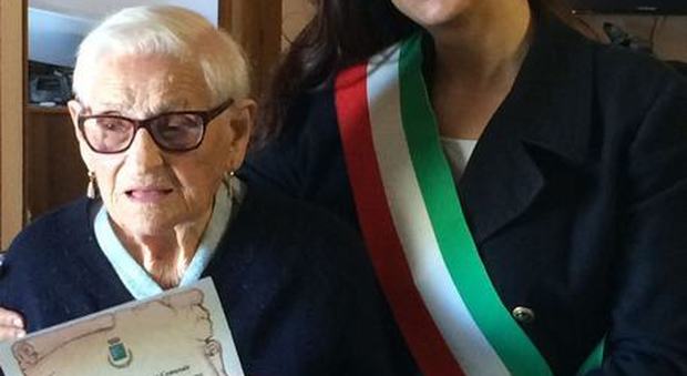 Rosa Ercoli, la più anziana terremotata va a votare a 107 anni: "Vado a firmare..."