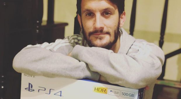 Luis Alberto e la lotteria social: il 10 della Lazio organizza l'estrazione per vincere una PlayStation4