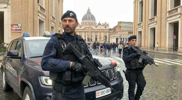 Roma, tiratori scelti e controlli: città blindata per le feste di Pasqua, la task force in centro
