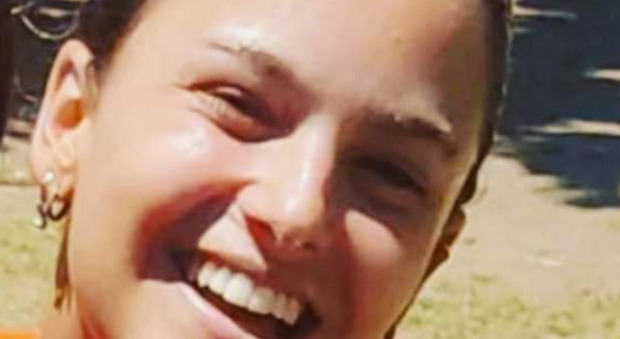 Incidente mortale a Siracusa: Maddalena sbalzata dallo scooter dopo l'impatto con un'auto, aveva 19 anni