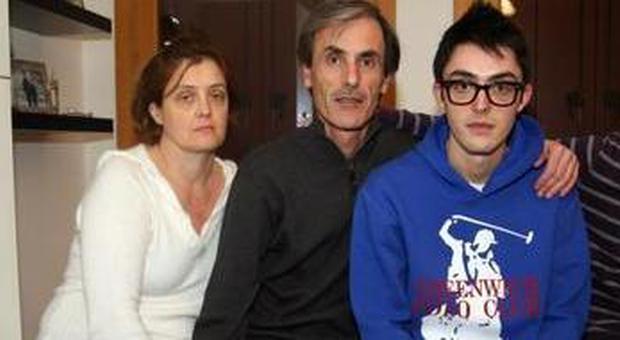 Michele Ghiani con i genitori (Photojournalists)