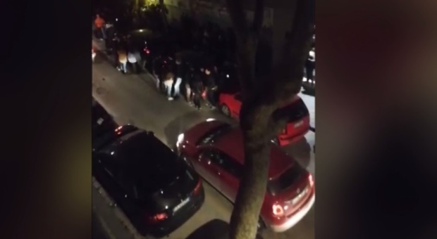Minacce da ragazzi ubriachi e caos in strada: residenti del Vomero in rivolta
