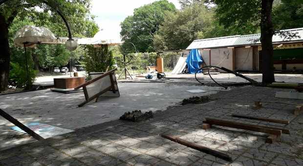 Marmore: «Bar dei Campacci in stato di abbandono e degrado». Il M5S chiede messa in sicurezza e bando per il recupero dell'area