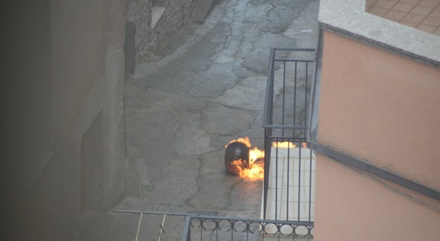 Bombola del gas prende fuoco: paure per due donne a Caggiano