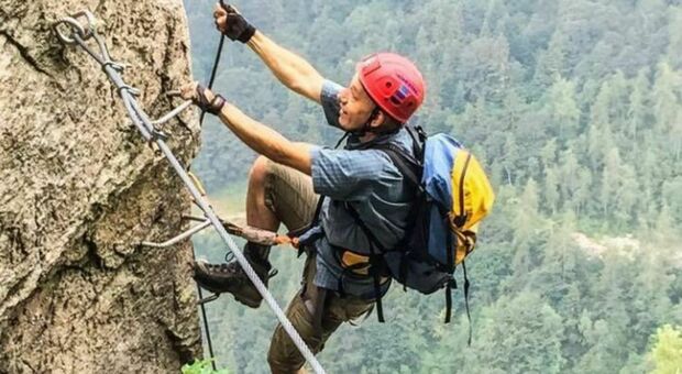 Giampietro Agostini, il fotografo precipita nel dirupo, chiama soccorsi ma viene trovato morto