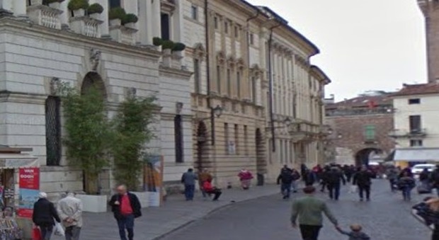 Corso Palladio, a sin. la sede della Credem