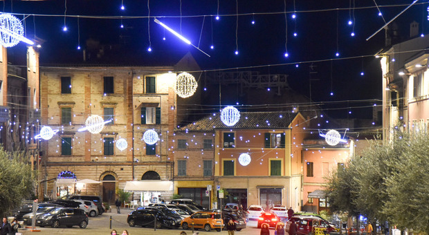 Piazza Mazzini in versione natalizia