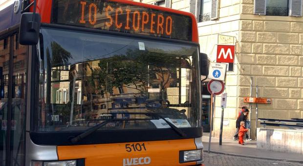 Roma, sciopero dei mezzi venerdì 17 maggio 2019: stop di autobus, tram e metropolitane. Orari e fasce di garanzia