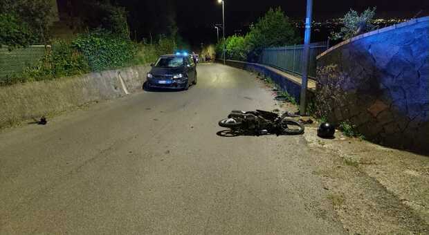 Incidente alle porte di Roma, auto contro scooter: ragazzo di 14 anni morto sul colpo
