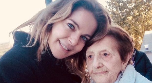 Claudia Gerini con la nonna Emilia.