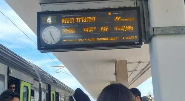 Terni, un guasto blocca i treni per ore: l'odissea dei pendolari in un sabato da dimenticare