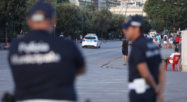 Napoli, documenti insufficienti: salta la gara per le radio della polizia municipale