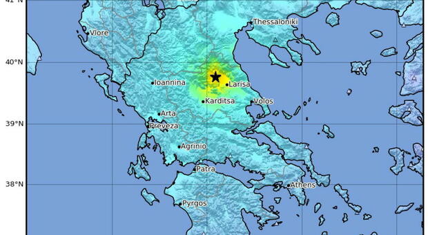 Terremoto, scossa in Grecia a nord di Atene: magnitudo 6.3. Migliaia in strada. «Persona sotto le macerie» VIDEO
