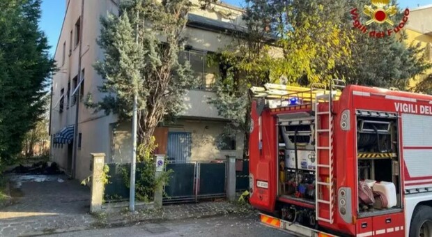 https://statics.cedscdn.it/photos/MED/59/48/8635948_04132918_incendio_modena_grave_ragazza_26_anni.jpg