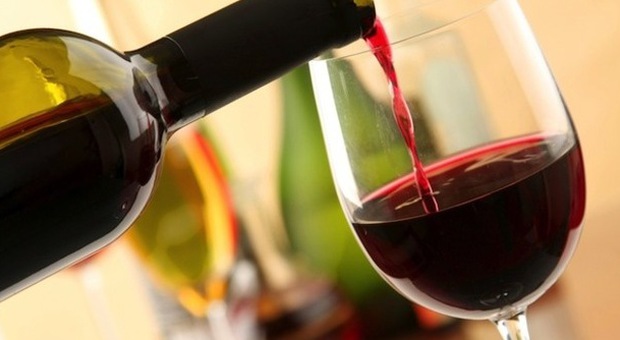 Il vino contiene livelli pericolosi di arsenico: è allarme per la salute?