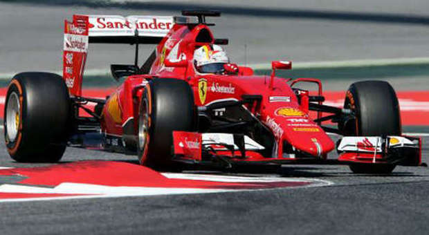 Sebastian Vettel con la sua Ferrari a Montmelò