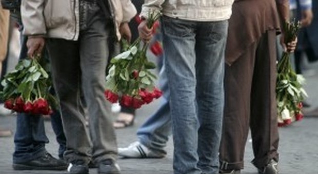 San Benedetto del Tronto, venditori di fiori picchiati perché non conoscevano il Vangelo