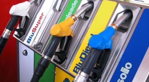 Il distributori di benzina, sempre di più un incubo per gli italiani