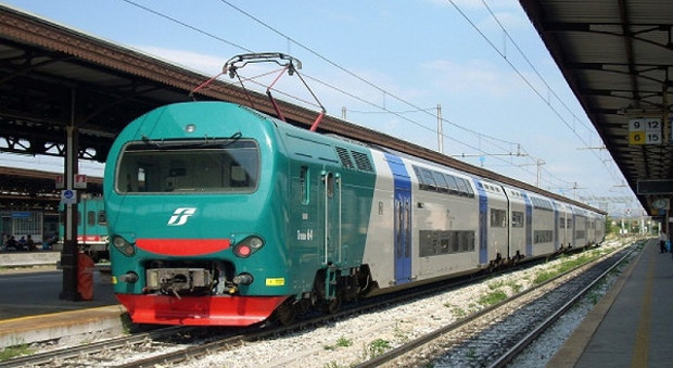 Rapine sul treno regionale Napoli-Caserta: sgominata la gang, quattro arresti