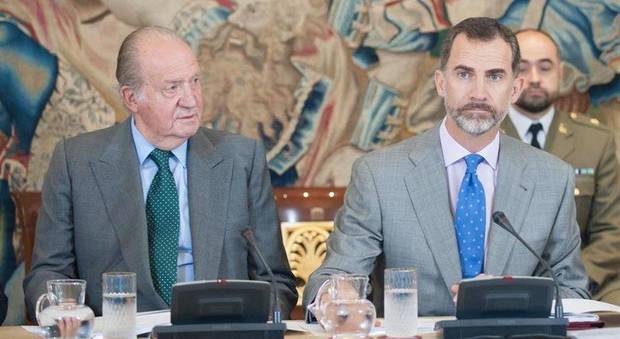 Il re emerito Juan Carlos con il figlio Felipe VI