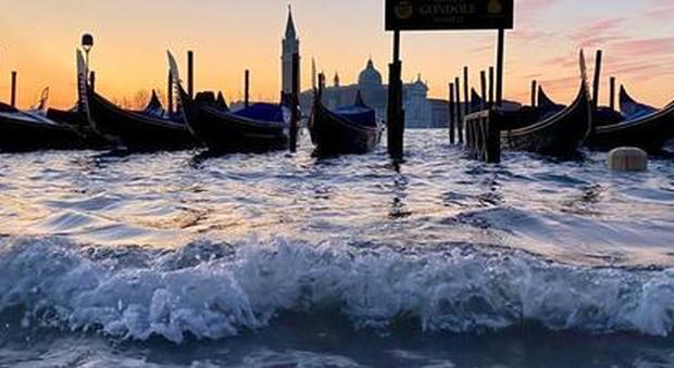Venezia, torna l'acqua alta, le sirene d'allarme svegliano la città in piena notte