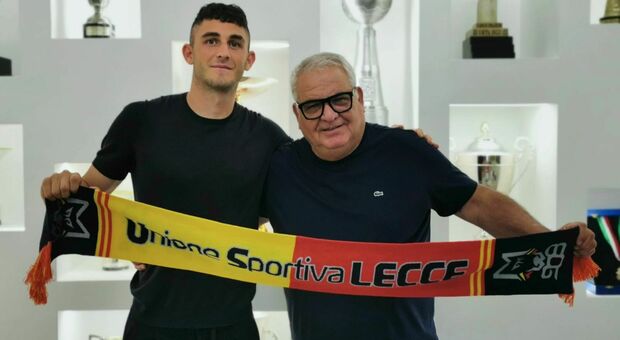 Roberto Piccoli, chi è l'attaccante del Lecce: la passione per la bici, i gol in Europa e l'idolo Mandzukic