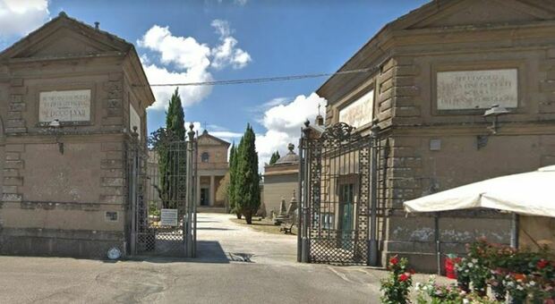 Forno crematorio rotto da due mesi, salme in trasferta. A Viterbo è protesta: «Un salasso e niente avvisi»