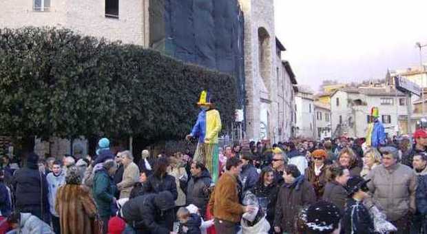 Maestro del circo Orfei fa lezione al Carnevale di Sant'Eraclio