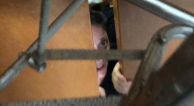 Bloccate per oltre un'ora in un ascensore: la disavventura di tre donne nel Napoletano