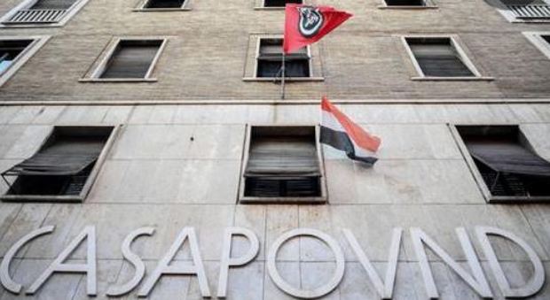 Casapound, blitz della Finanza nella sede occupata di via Napoleone III: si indaga per danno erariale
