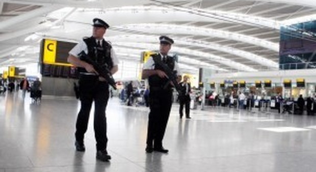 Terrorismo, Gran Bretagna alza sicurezza in aeroporti e centrali nucleari