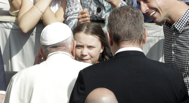 Greta Thunberg a Roma, incontro con il Papa a piazza San Pietro