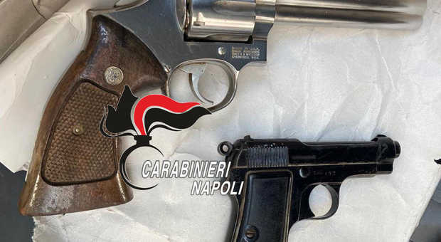Napoli, Miano passata al setaccio: carabinieri trovano 2 armi pronte all’uso