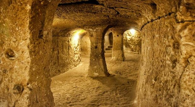 Pastore turco cerca le galline e abbatte la cantina: scopre una città sotterranea di 2.000 anni fa